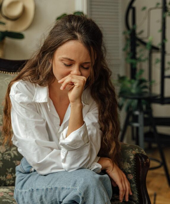 psycholog w Białymstoku wspierająca młodą dziewczynę w depresji i zmaganiu z lękami